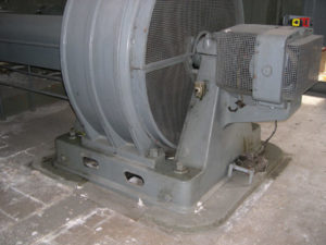 8. Generatore della turbina originale, costruito dalla ditta Tecnomasio Italiano Brown Boveri (TIBB) di Milano (3)