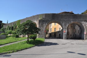 4. La Roggia del Maglio di Sopra e il ponte canale con i caratteristici archi a tutto sesto (3)